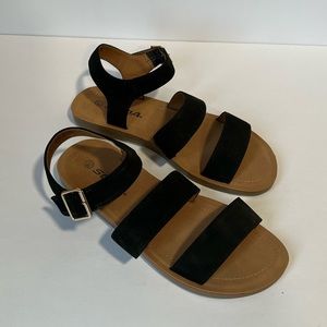 Sodo women’s black sandals
